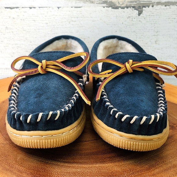 NWOT MAGELLAN WOMEN'S SUEDE INDOOR/OUTDOOR MOCCASINS - Picture 2 of 7